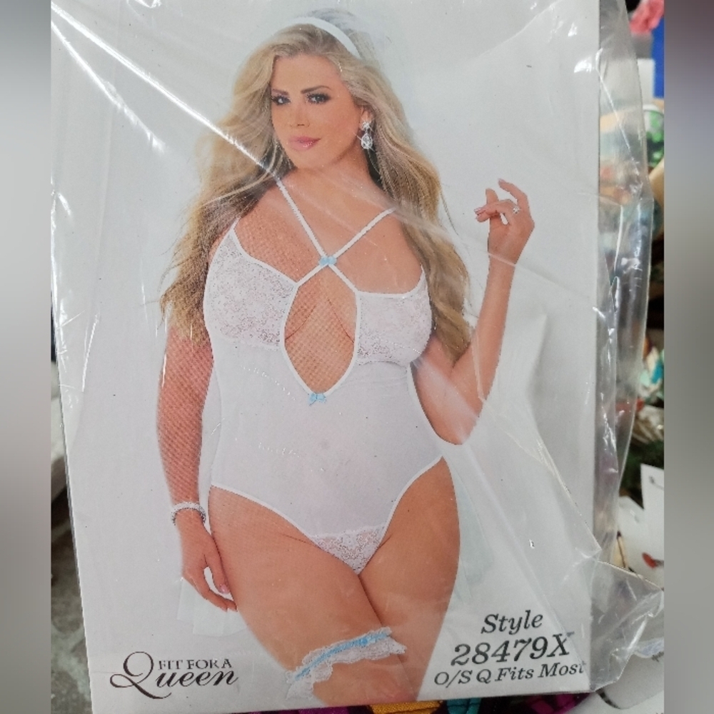 Escada FIt for a Queen White "SAY YES" Honeymoon Teddy w veil garter belt NEW